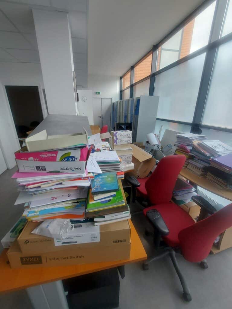 Nous débarrassons tout locaux et bureaux