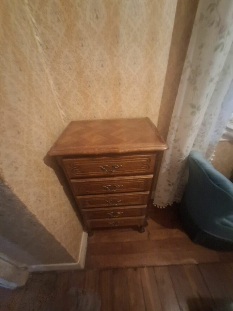 Chiffonnier ancien identifié et estimé avant enlèvement — débarras Paris & IDF